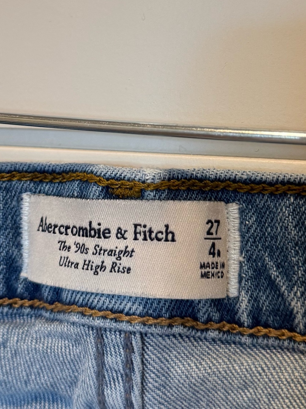 Abercrombie and Fitch 90s Straight Ultra High Rise Size 27/4R - Picture 8 of 8